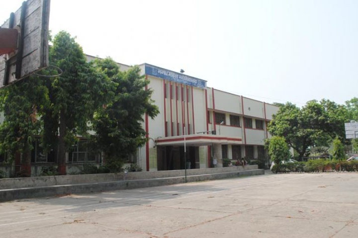 https://cache.careers360.mobi/media/colleges/social-media/media-gallery/15045/2018/12/12/Campus View of Magadh Mahila College Patna_Campus-View.jpg
